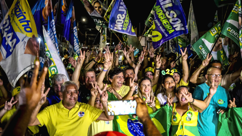 Caminhada de Genivan e Nayara se transforma em grande carreata pelas ruas do bairro Barrocas