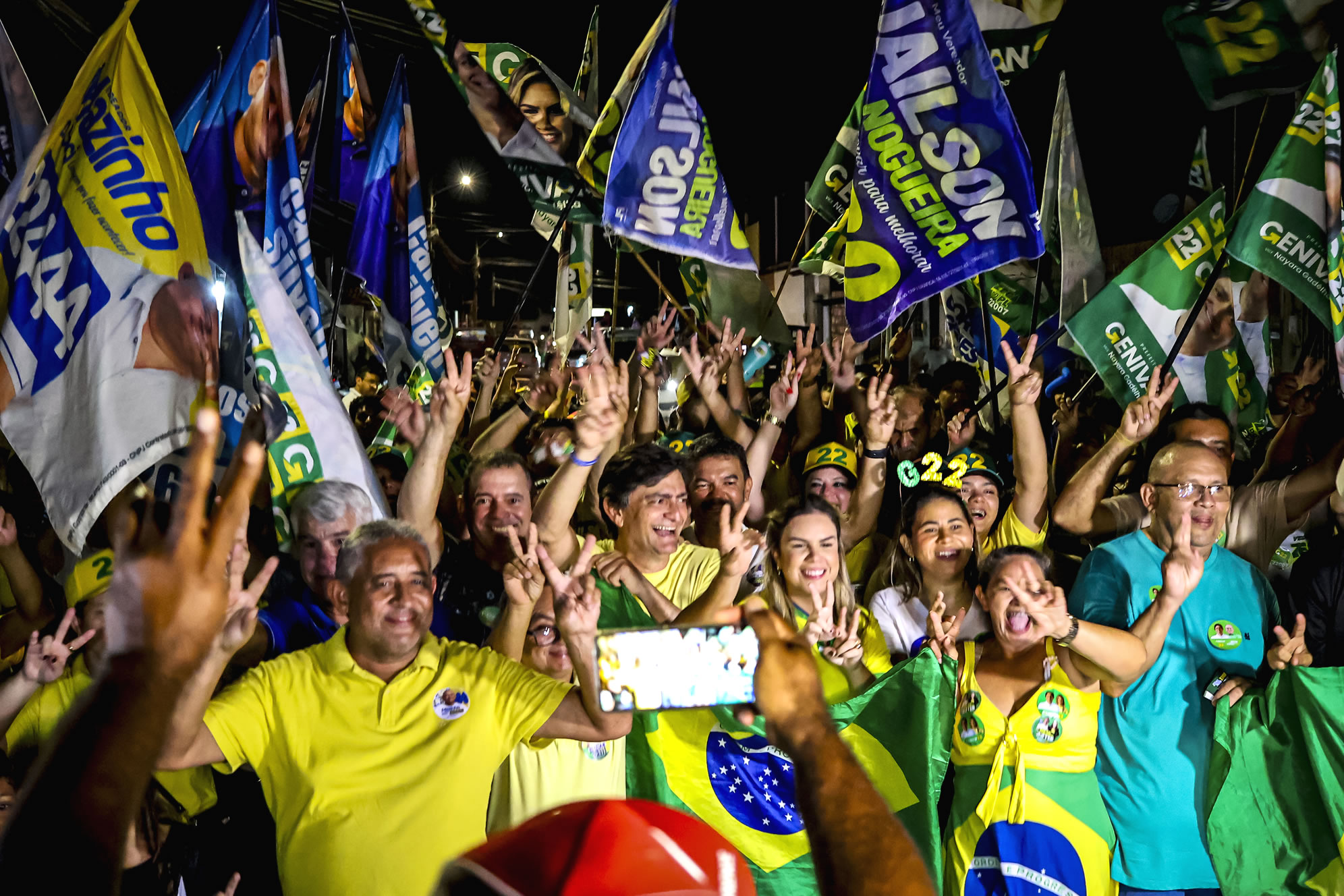 Caminhada de Genivan e Nayara se transforma em grande carreata pelas ruas do bairro Barrocas